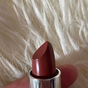 True and Luscious moisture lipstick